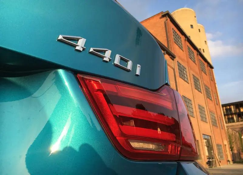 BMW renunță la litera `i` pe mașinile sale cu benzină
